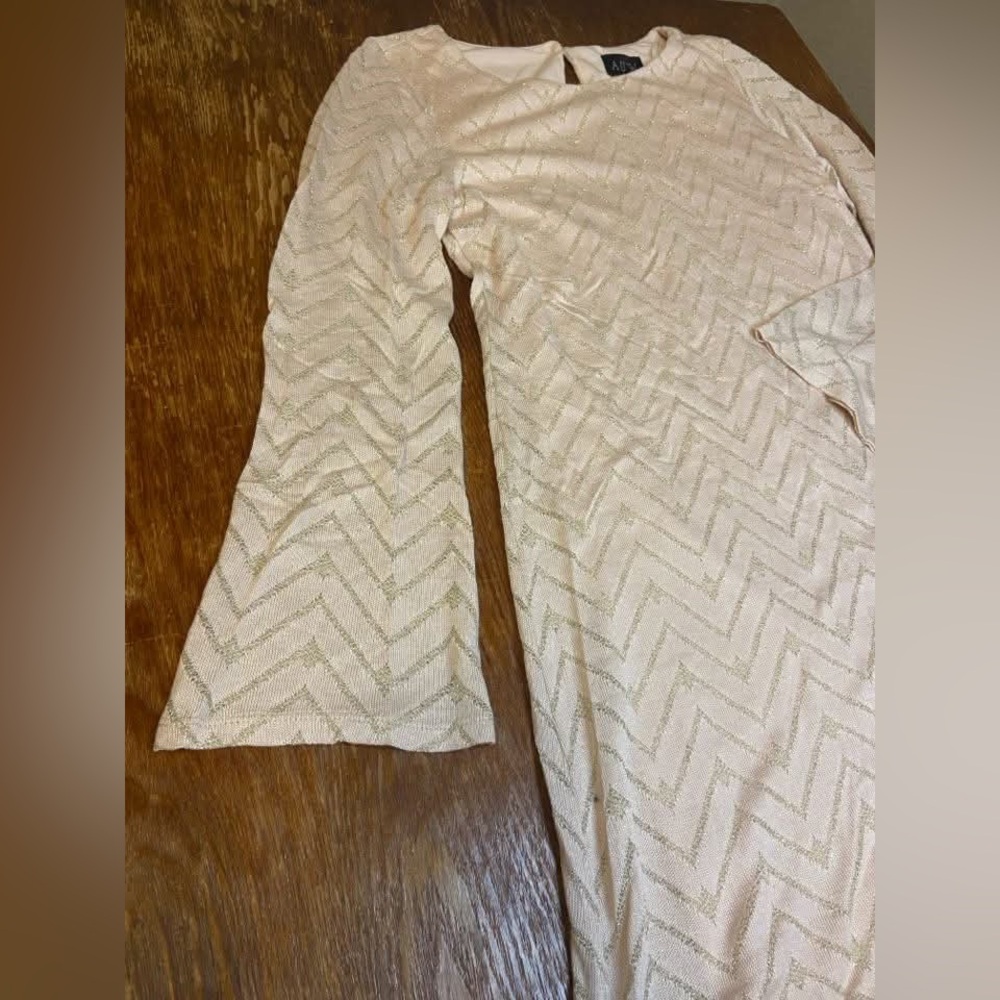 AUW Cream Chevron Long Sleeve Dress - Picture 7 of 10